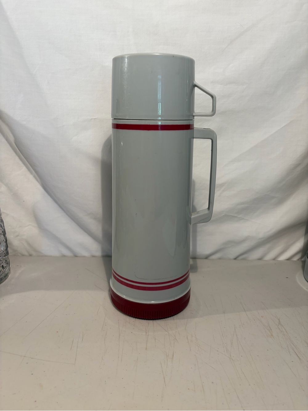 Aladdin vintage 1qt vacuum bottle thermos Gray&Red Insulated Flask w/Handle &cup